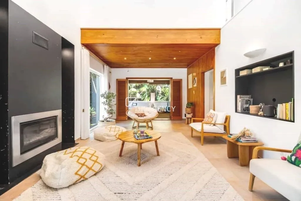 Living Room - Luxury Villa with Pool in Charneca de Caparica