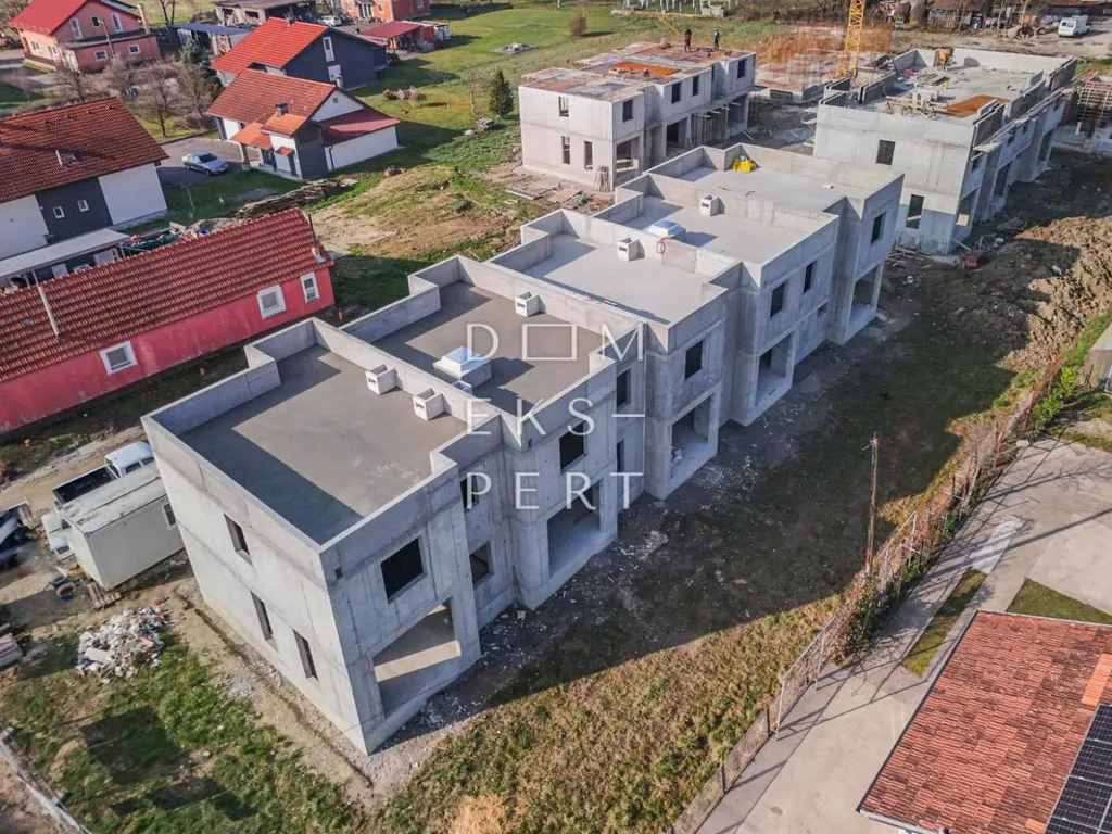 Vista aerea - Two-Storey Apartment with Garden in Rugvica