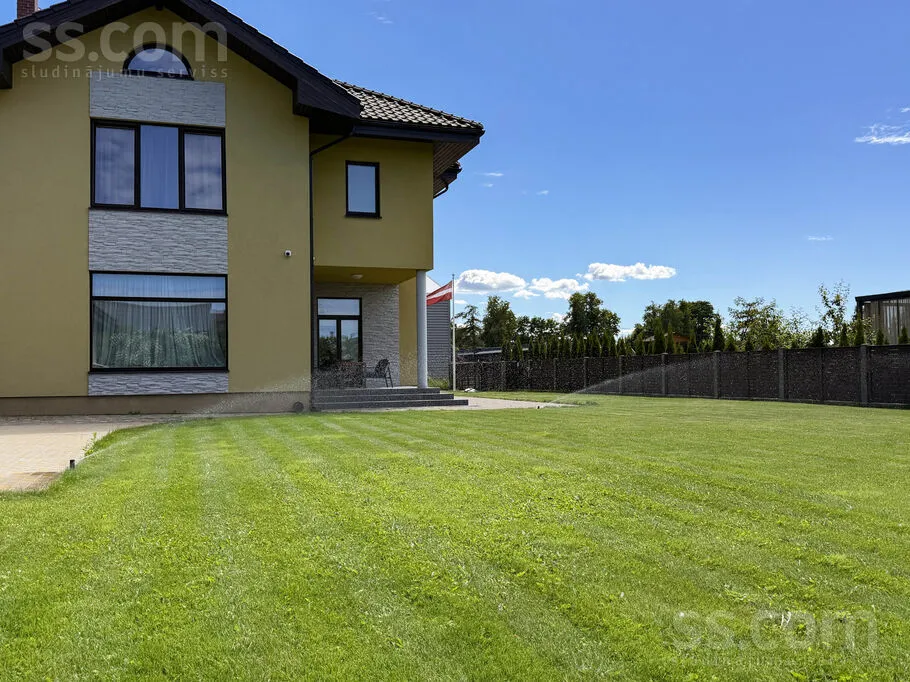 Välivaade - Modern Residence with Two Houses in Dreiliņi