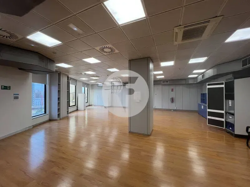Studio - Office Building with High Ceilings in Madrid