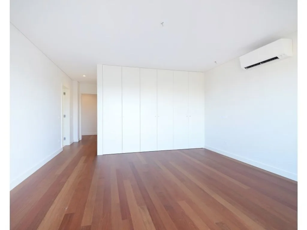 Pièces - Luxury 4-Bed Apartment with Terrace in Matosinhos