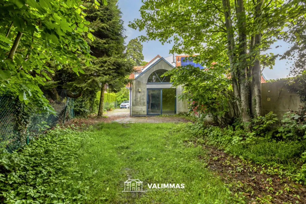 Aed - Charming Three-Storey House with Garden in Asse
