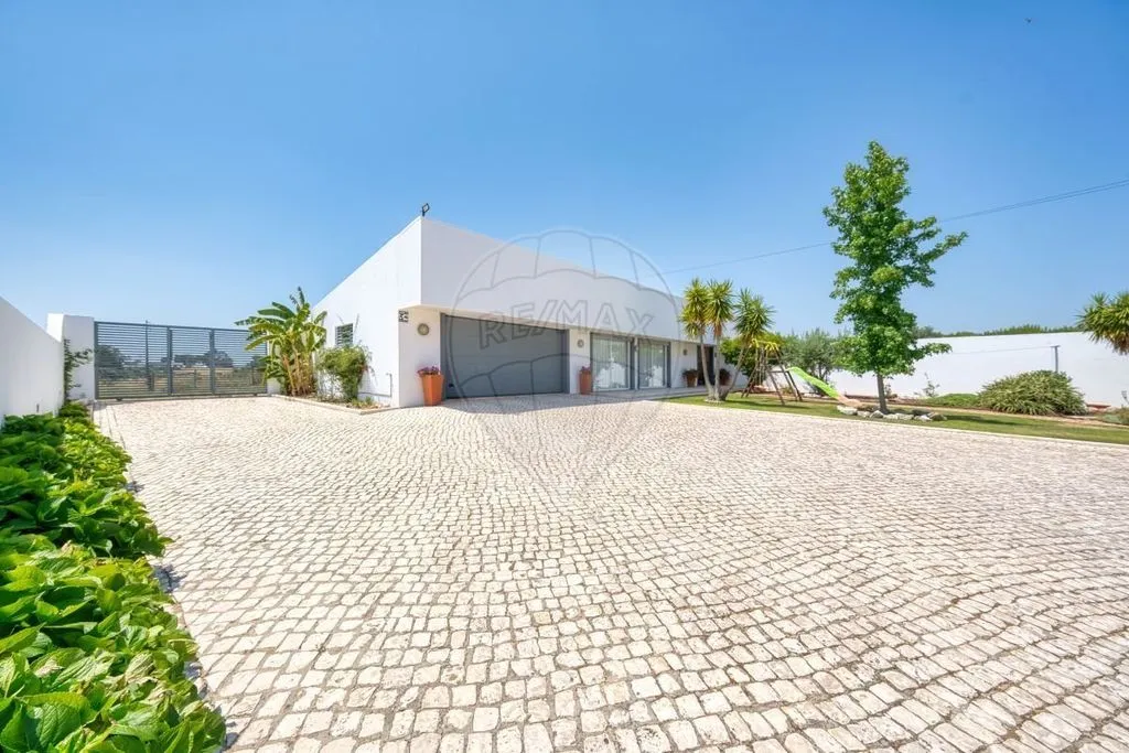 Välivaade - Luxury Villa with Extensive Land in Torres Novas