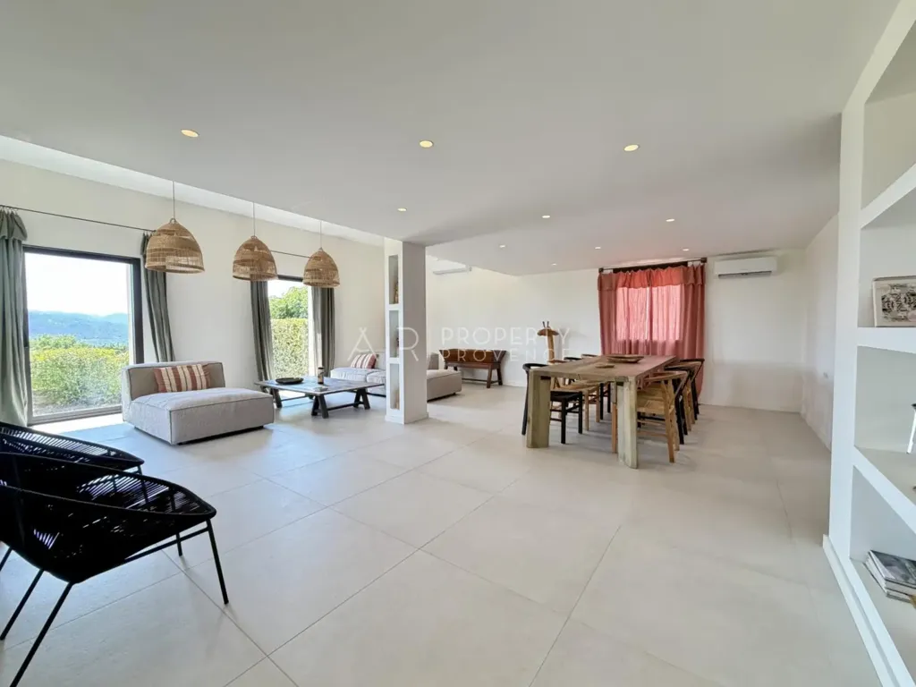 Séjour - Villa Rénovée avec Piscine à Cadenet