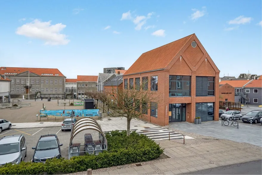 Esterno - Office with Parking in Central Location