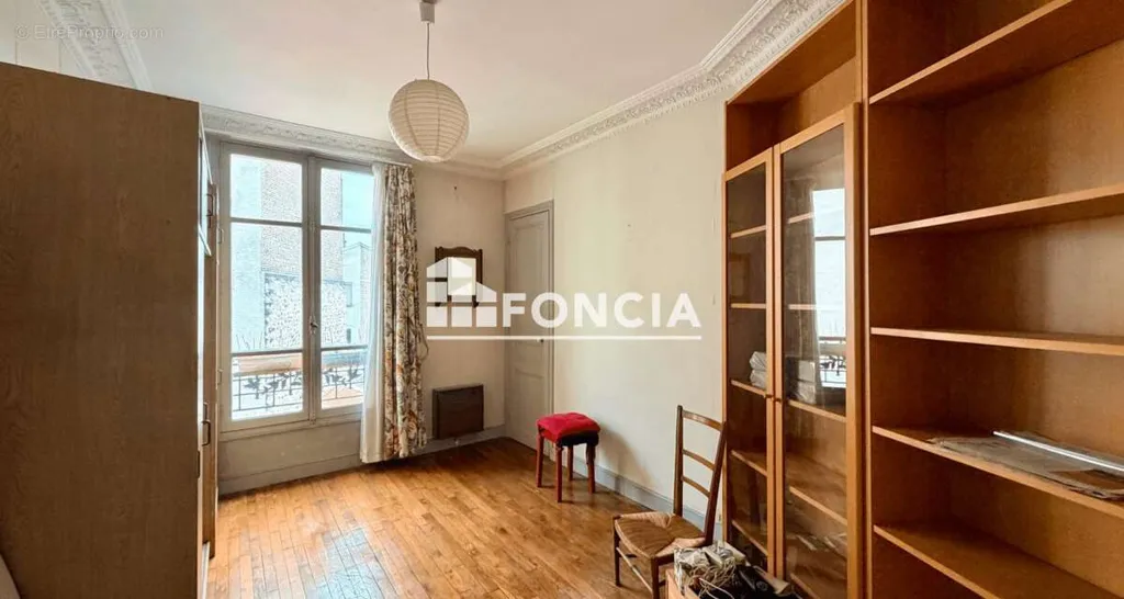 Studio - Charming 3-Piece with Ascender in Paris