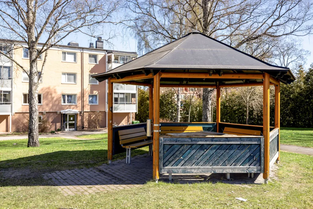 Garden - Well-Planned Two-Bedroom Flat with Balcony in Stockholm