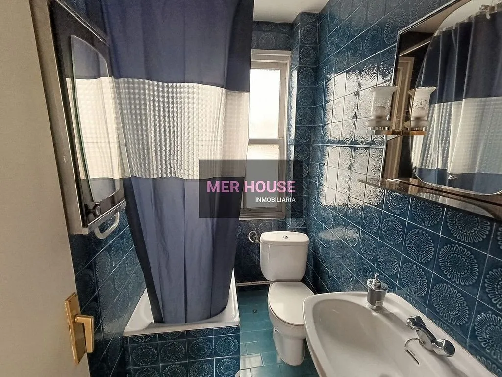 Salles de bain - Apartment with Lift in West District