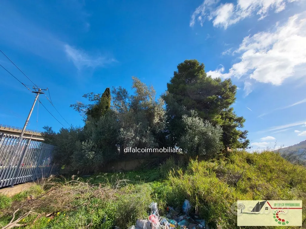 Aed - Villa to Renovate with Large Plot in Agrigento