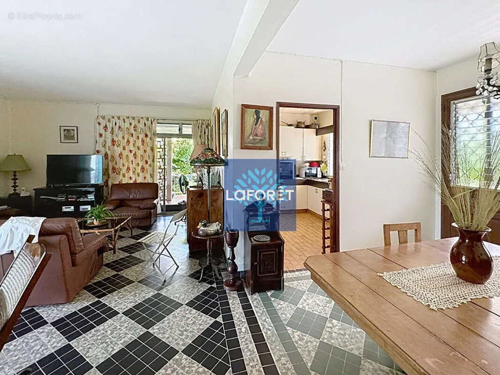 Dining Room - Traditional House with Terraces in Schoelcher