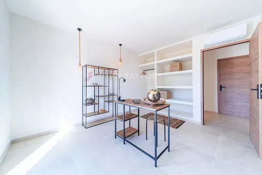 Esik - Luxury Villa with Pool in Gordes