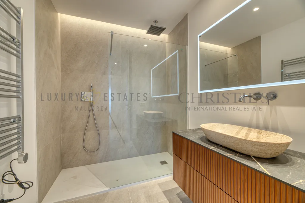 Salles de bain - Contemporary Seafront Apartment in Palma