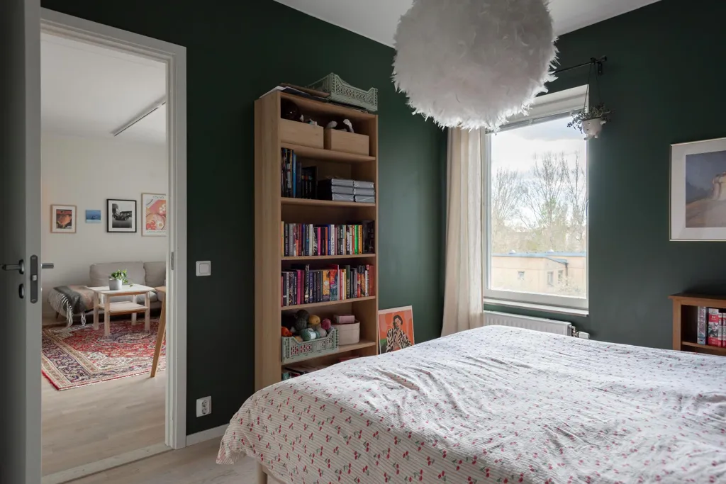 Bedrooms - Modern Flat with Balcony in Södra Ladugårdsängen