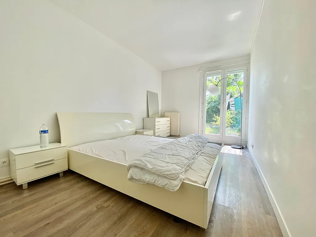 Chambres - Appartement Meublé avec Jardin à Fontenay-le-Fleury
