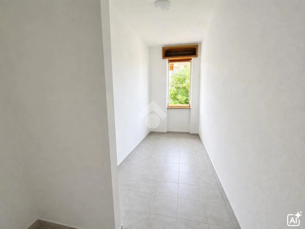 Esik - 4-Bedroom Apartment with Balconies in Piacenza