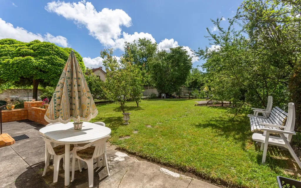 Jardin - Pavillon de 5 Chambres avec Jardin à Yerres