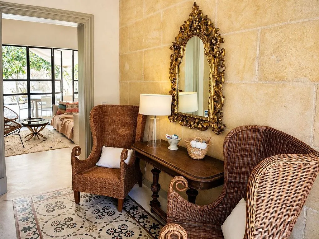 Esik - Historic Villa with Pool in El Terreno
