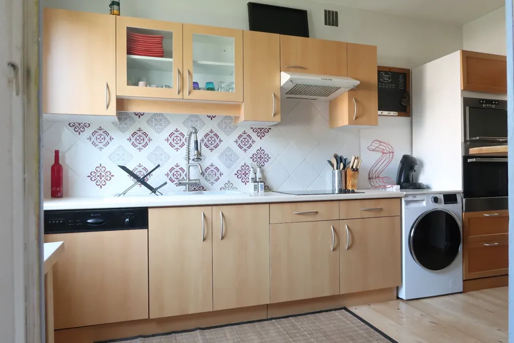 Köök - 2-Bedroom Apartment with Rooftop View in Saint-Étienne
