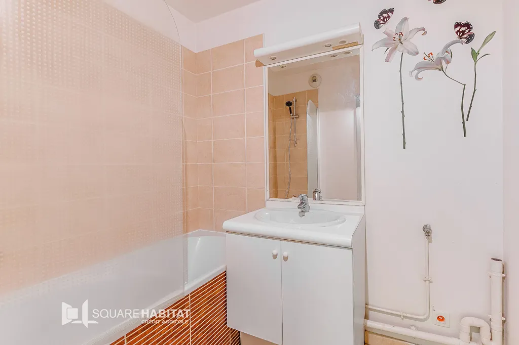 Salles de bain - Appartement rez-de-chaussée avec terrasse à Saint-André-lez-Lille