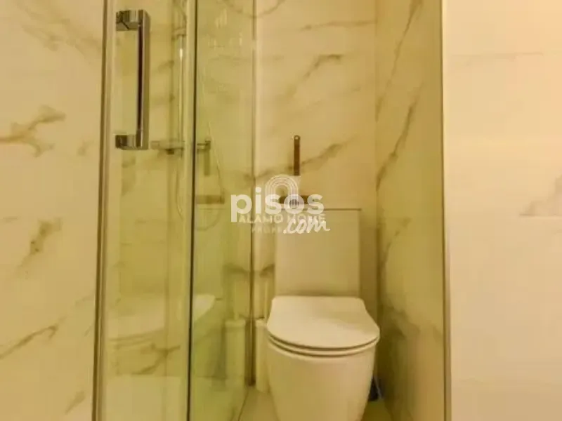 Bathrooms - Apartment with Balcony in Calle Mayor, Madrid