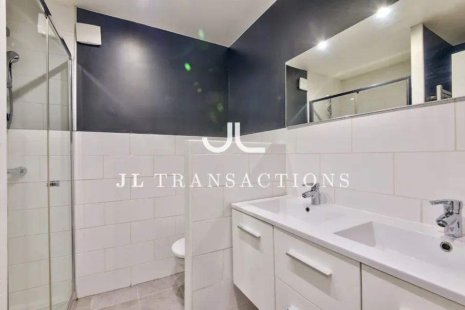 Salles de bain - Appartement Traversant avec Terrasse à Bordeaux
