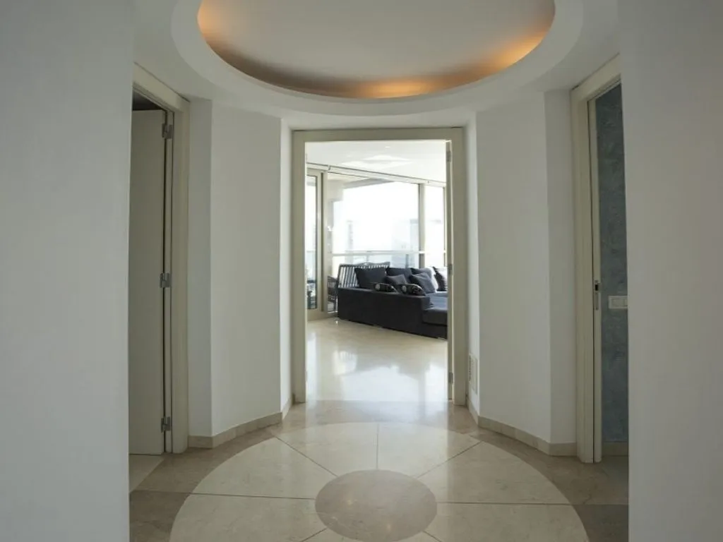 Entrée - Luxury Apartment with Panoramic Views in Barcelona