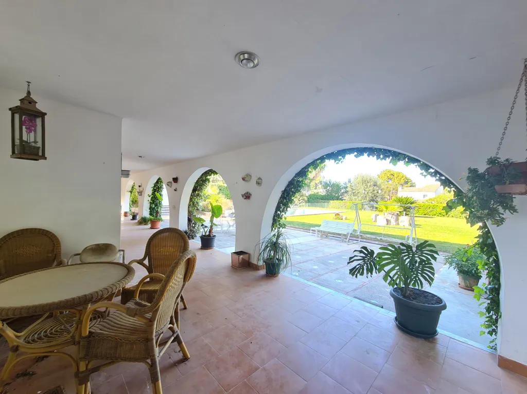 Terrasse - Señorial Chalet for Renovation with Pool in La Cañada