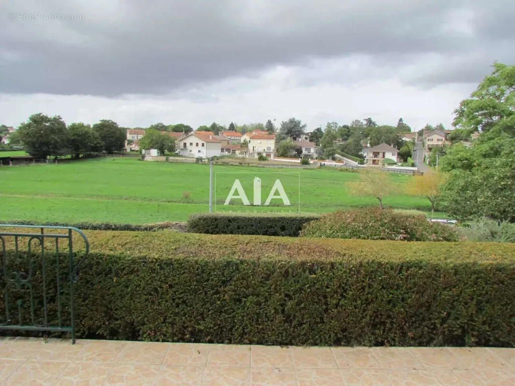 Jardin - Maison Atypique avec Vue sur Rivière à Ruffec