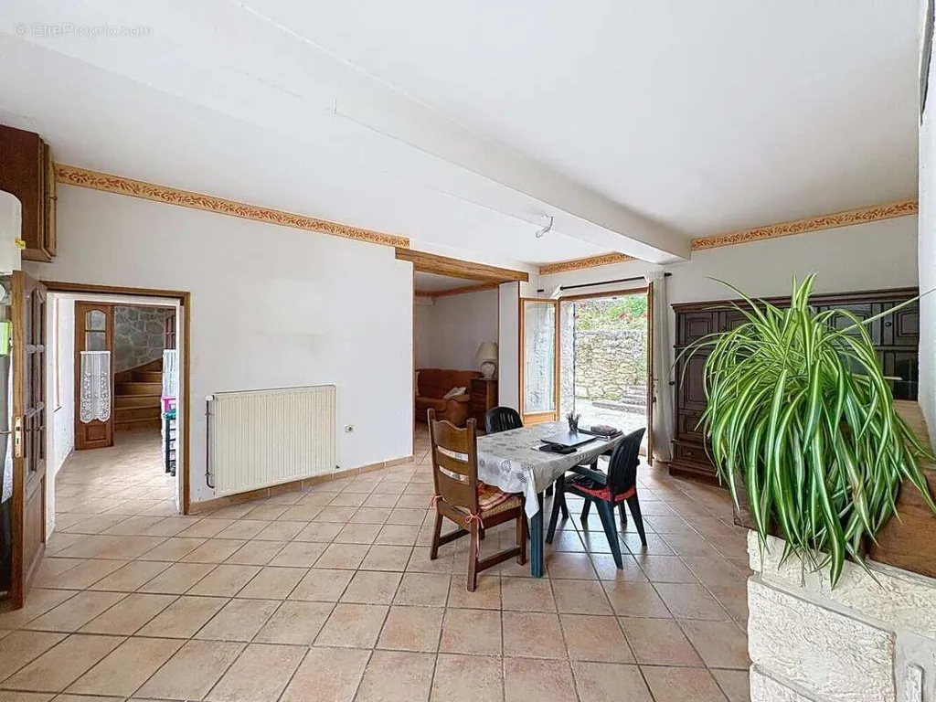Söögituba - Charming Country House with Solar Panels in Clermont