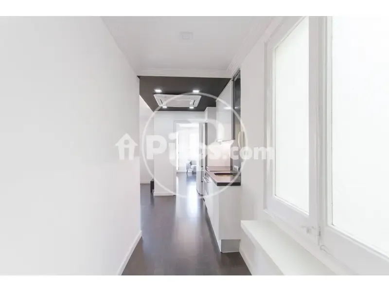 Entrée - Reformed Apartment with Terrace in Eixample
