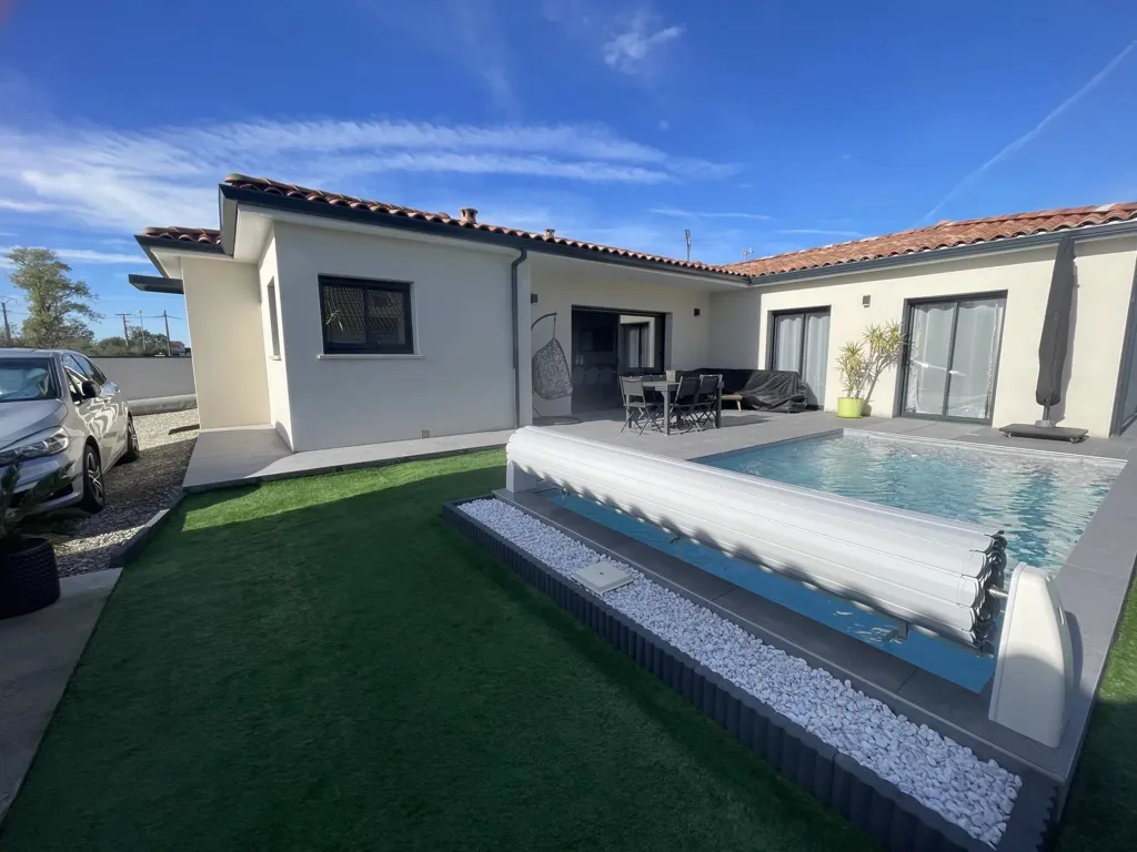 Piscina - Contemporary Villa with Pool in Villate