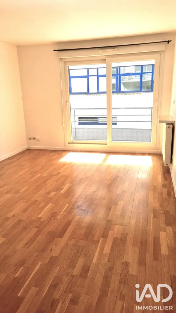 3-Bedroom Apartment with Balcony in Compiègne