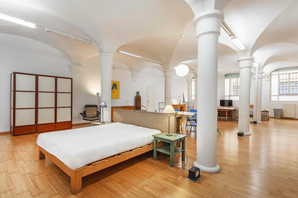 Chambres - Open-Plan Loft with Short-Term Rental in Bologna