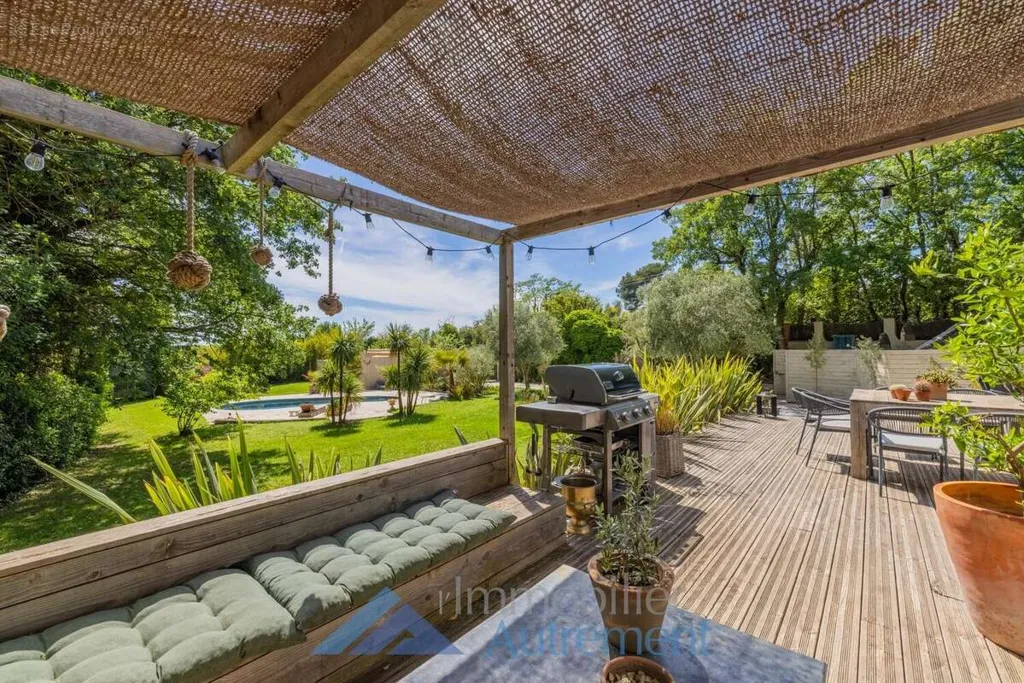 Terrass - Charming Property with Pool in Puyricard
