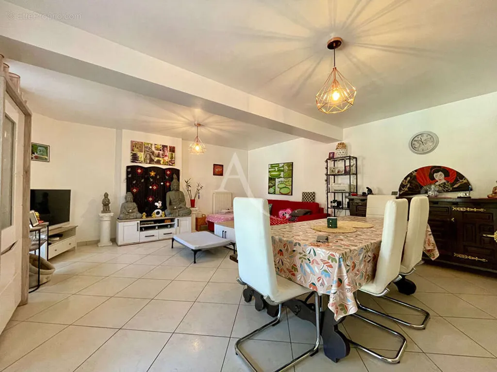 Salle à manger - Maison avec Piscine et Studio à Selles-sur-Cher