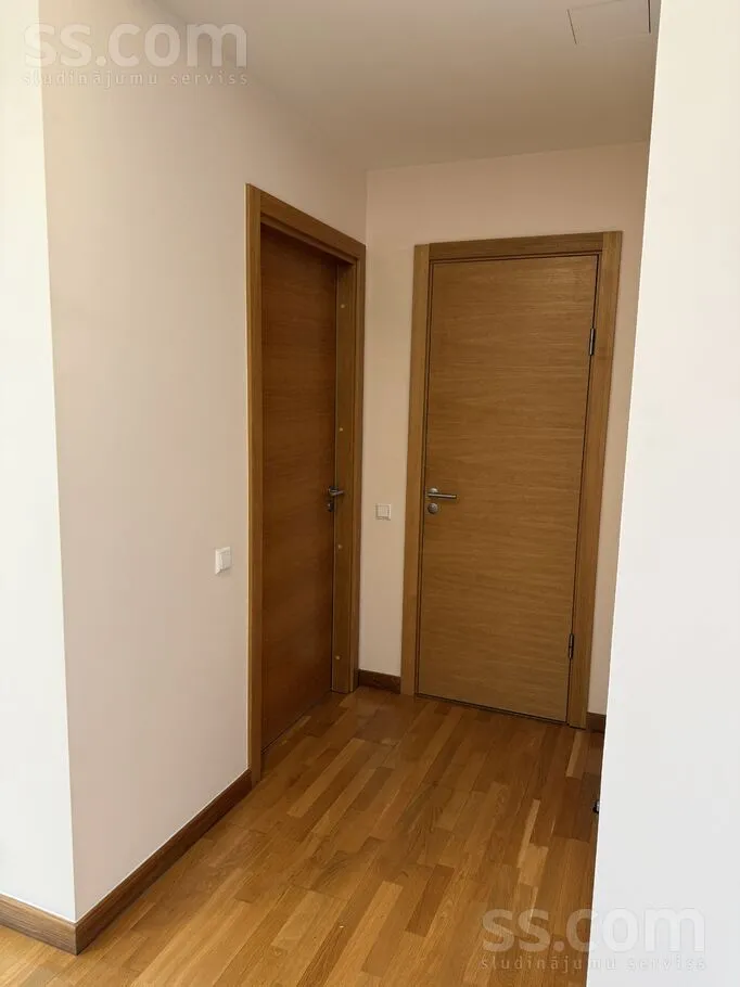 Entrée - Two-Bedroom Apartment with Balcony in Riga Centre