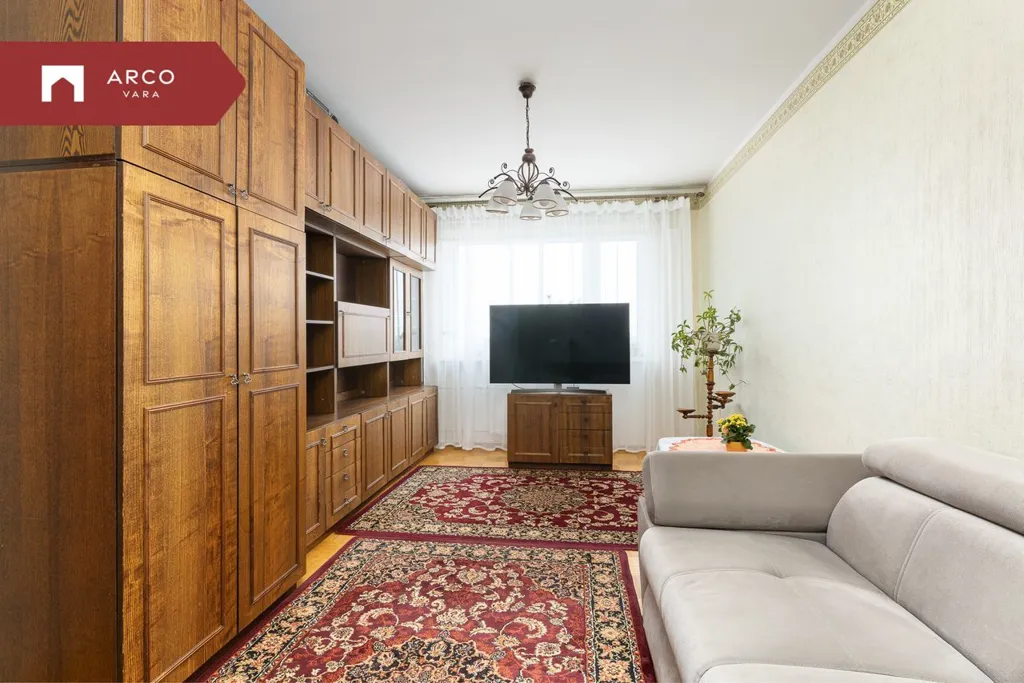 Séjour - Panel Building Flat with Balcony in Seli