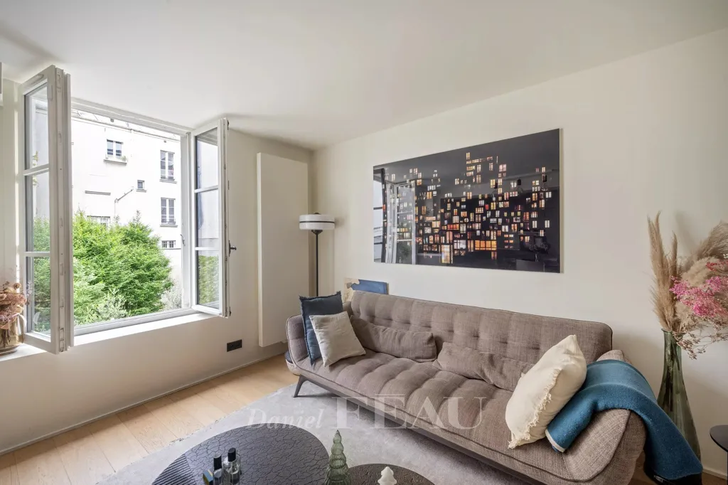 Séjour - Appartement Rénové avec Cuisine Ouverte au 6ème Arrondissement