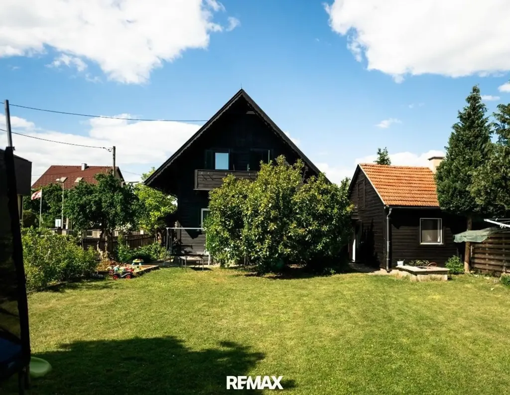 Jardin - Wooden House with Potential in Pichling