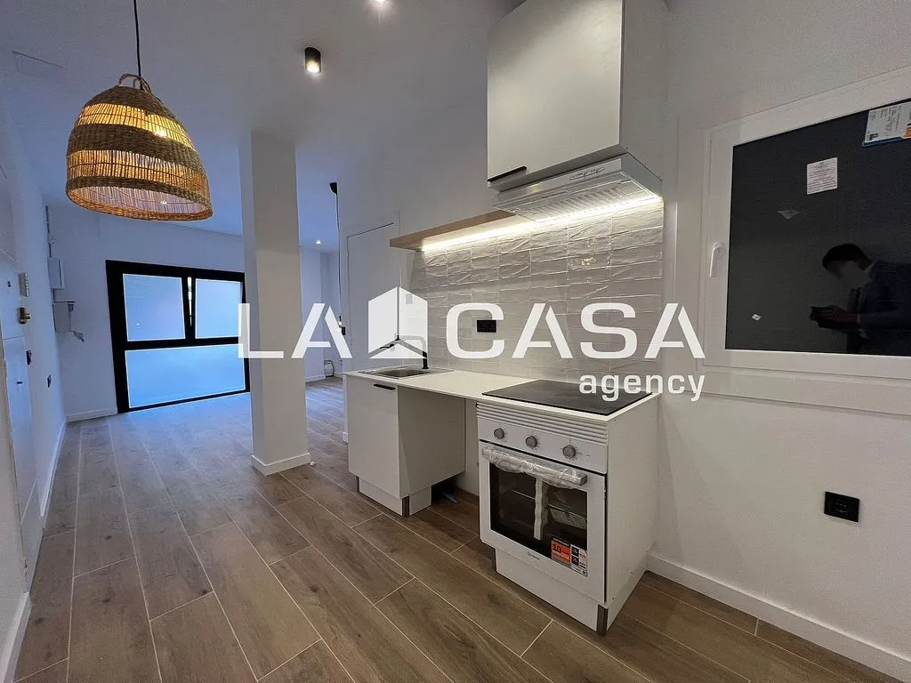 Loft in Reform with AC in Carrer de Velia