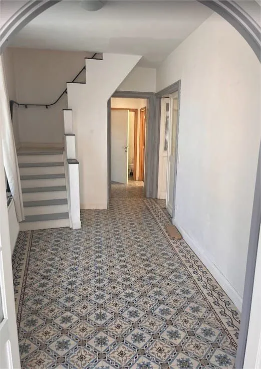 Maison 3 Façades avec Jardin et Bureau à Proximité du Village