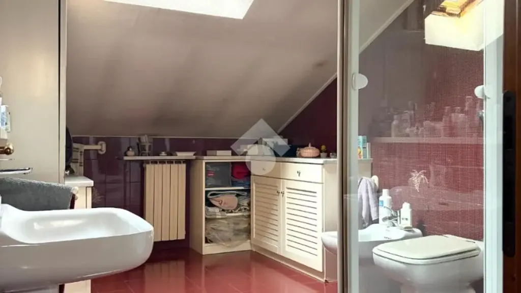 Salles de bain - Mansard Apartment with Balcony in Grugliasco