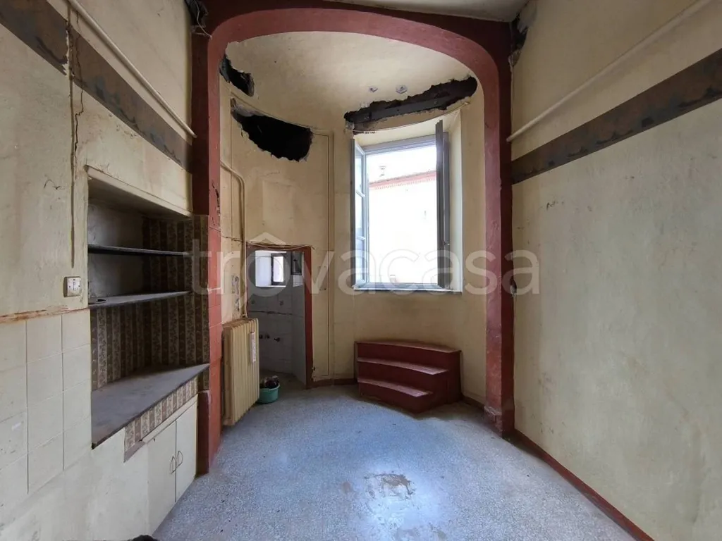Pièces - Historic Apartment with Piazza View in Mondovì