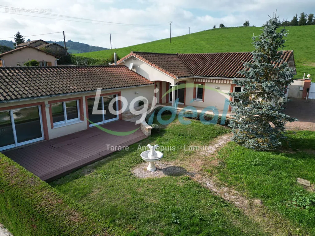 Vue aérienne - Villa avec Piscine Intérieure à Amplepuis