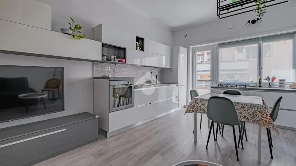 Cuisine - Rearranged Apartment with Balcony in Rome