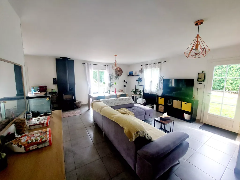Séjour - Maison Plain Pied avec Jardin à Champdieu