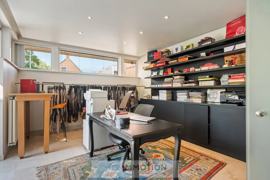 Studio - Stylish Villa with South-Facing Garden in Luxurious Setting