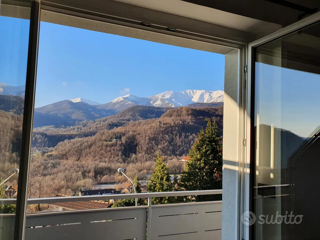 Balcon - Panoramic Studio with South-Facing Balcony