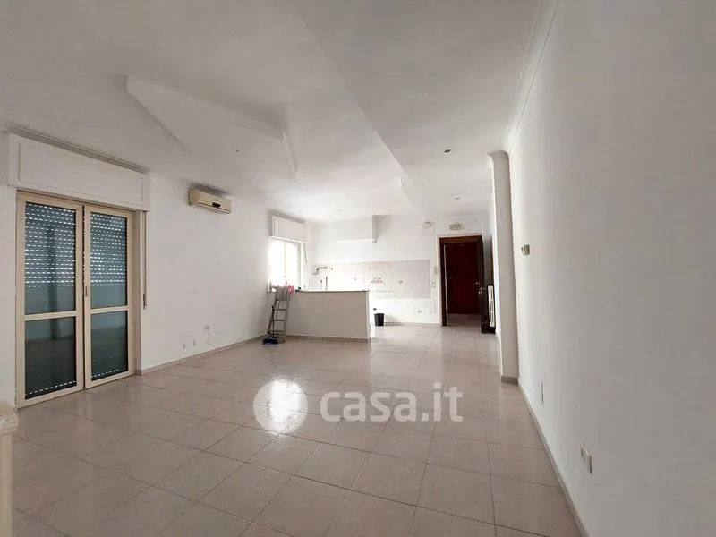 Elutuba - Three-Bedroom Flat with Balcony in Salerno