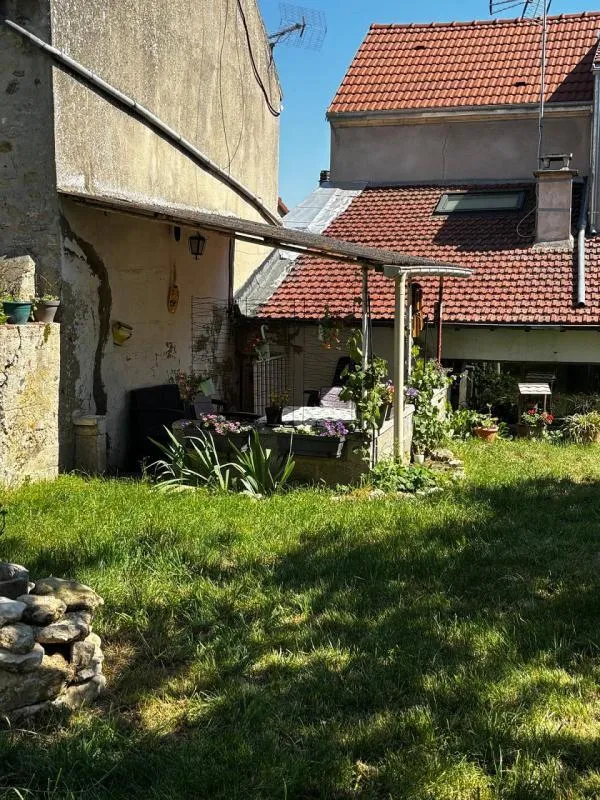 Garden - Historic House with Garden in Issou Centre